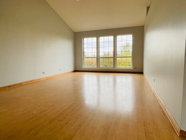 Building Photo - 2130 Green Bridge Ln