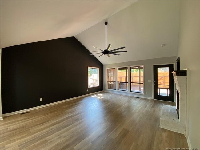 Building Photo - 517 Apple Ln