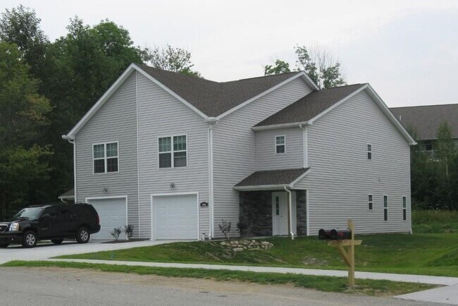 Building Photo - 5259 Crabapple Dr