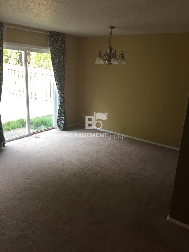 Foto del edificio - NW Portland- Bethany Light & Bright Home with Private Backyard