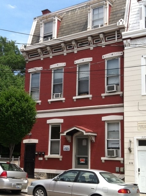 Building Photo - 2210 Victor St