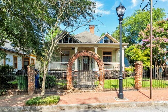 Foto del edificio - 679 Gordon Pl SW