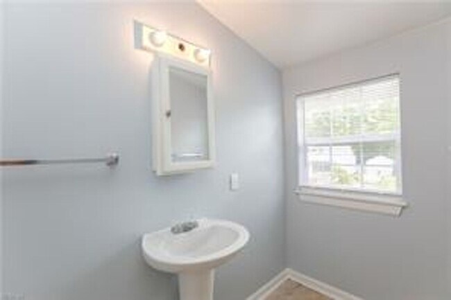 Foto del edificio - Renovated 3 bed, 1.5 bath Single-Family