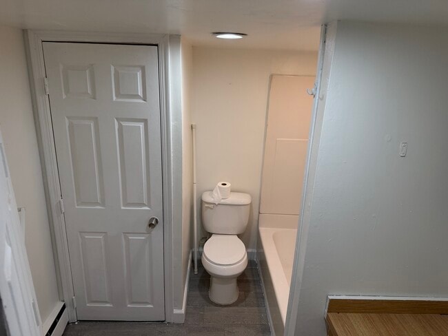 Full Bathroom - 193 E 1st St