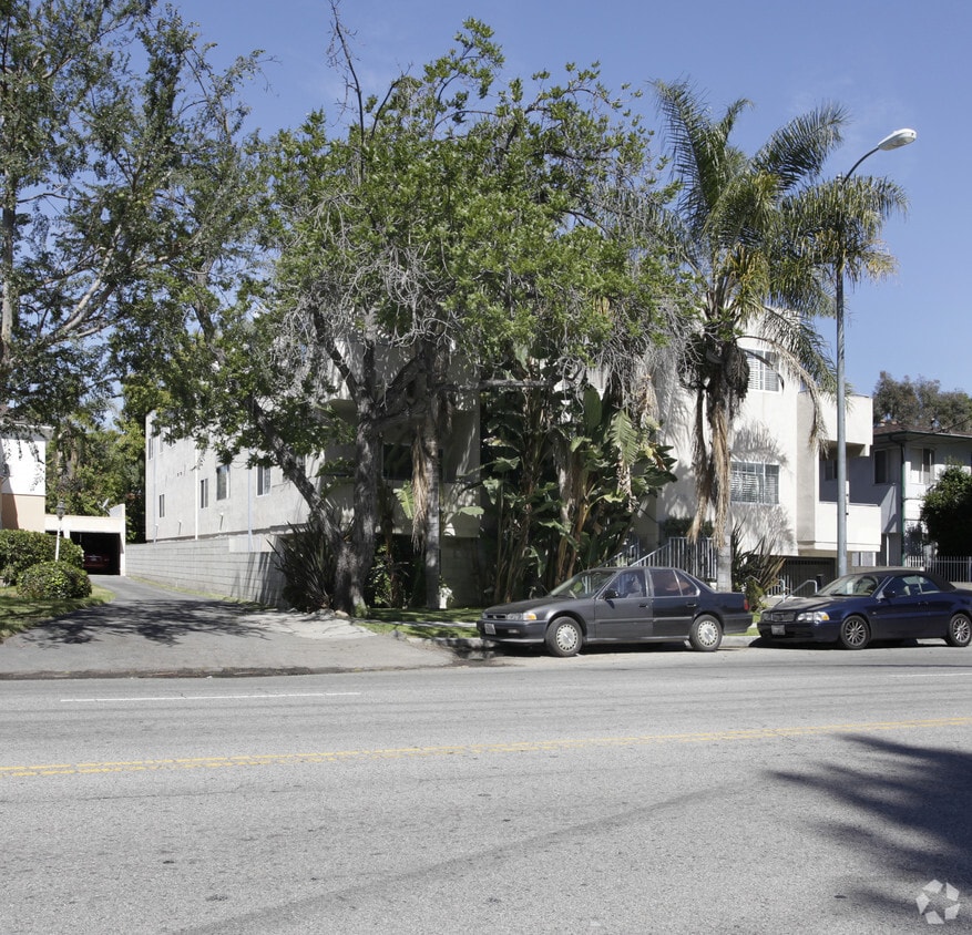 Building Photo - 4915 Coldwater Canyon Av