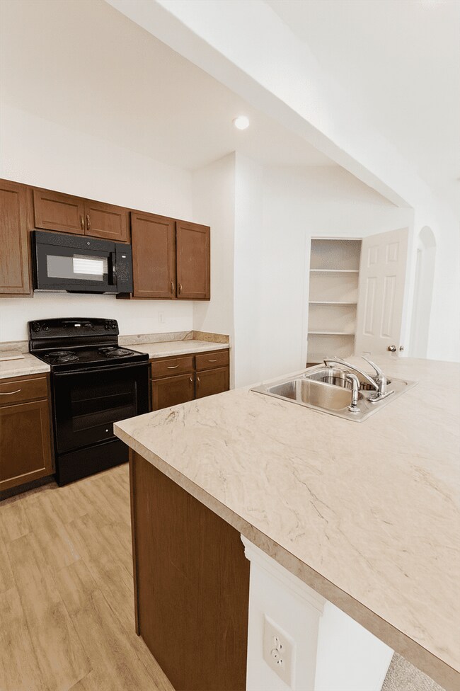 Foto del edificio - 5815 Parkview Ln