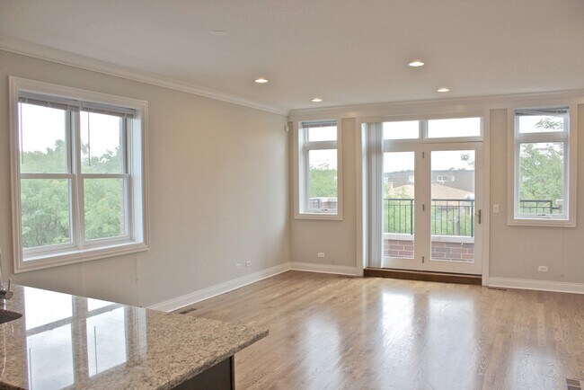 Building Photo - 5512 W Higgins Ave
