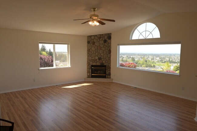 Foto del edificio - 3 bed 2 bath in Emerald Highlands, Sequim