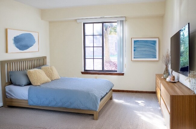 Building Photo - Greenwoods Apartments