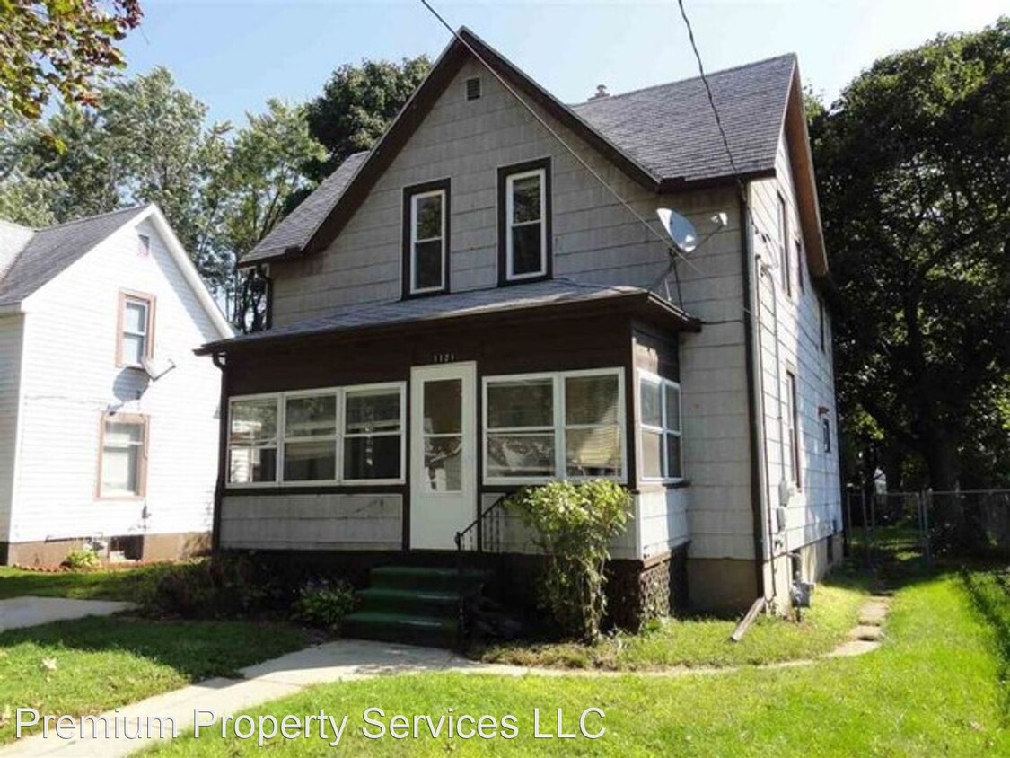 3 Br, 1 Bath House - 1121 Oak Street - House Rental In Beloit, Wi 