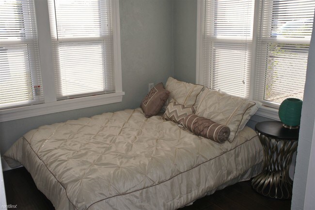 Foto del edificio - 717 Culbertson Dr