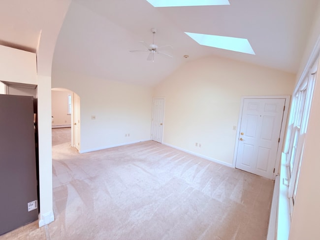 Building Photo - 78 Center St