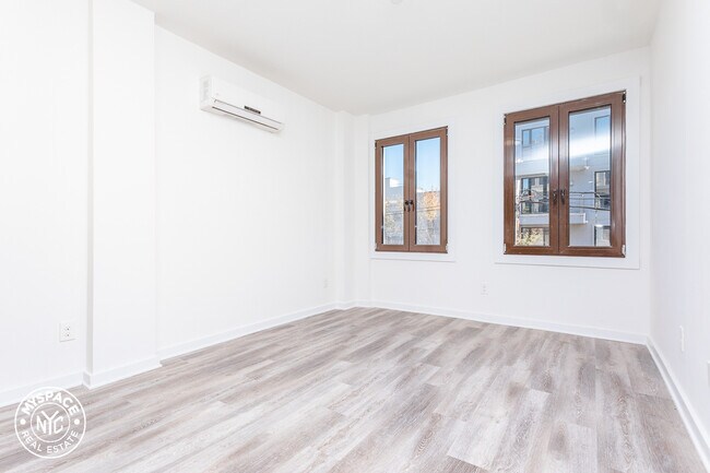 Building Photo - 28 Lawton St