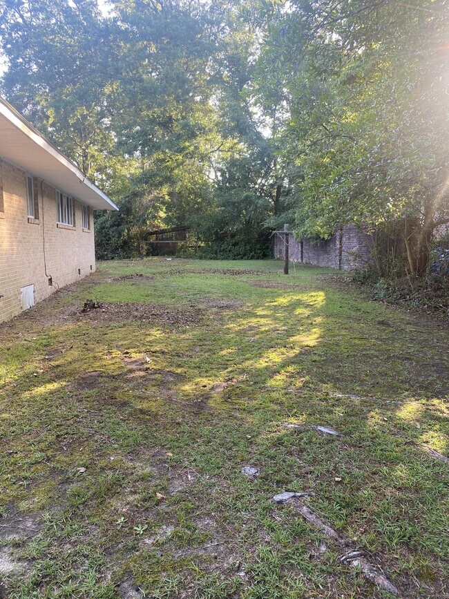 Building Photo - 8115 Old State Rd