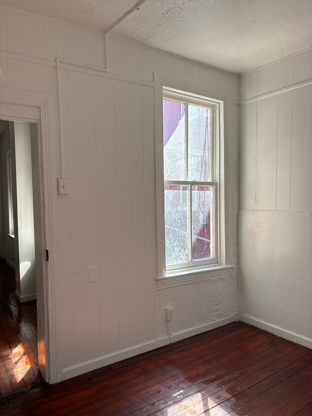 Foto del edificio - 1st Floor, 2 Bedroom 1 Bath, Parking- York City SD