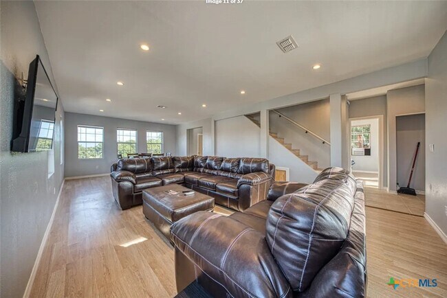 Foto del edificio - 729 Clay Ridge