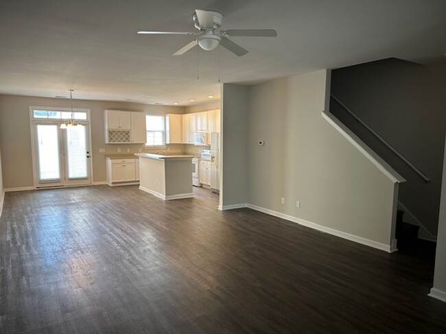 Building Photo - Bluffton Park Townhome - 49 8th Avenue