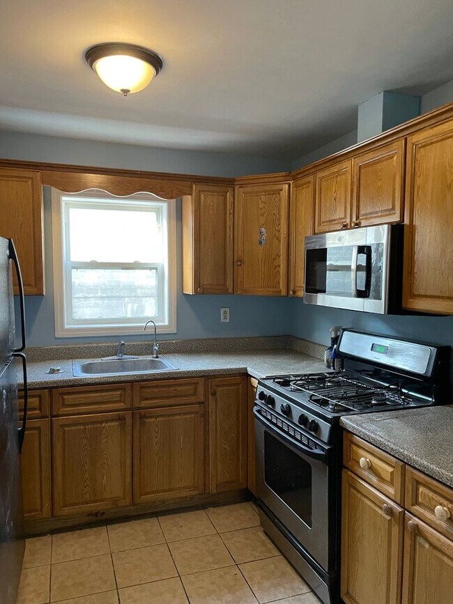 Foto del edificio - 4 Bedroom Duplex in Paterson