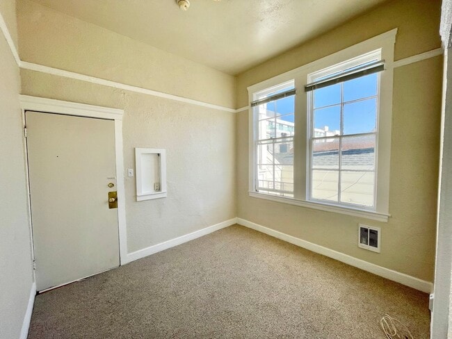 Building Photo - Adorable studio in the Heart of Hayes Vall...