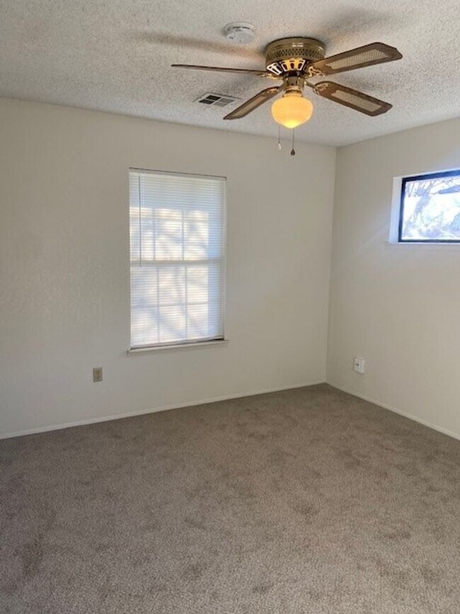 Foto del edificio - 8808 Gleeson Ct