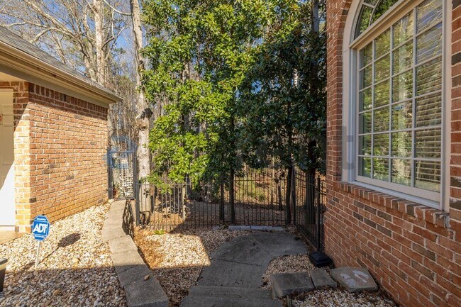 Foto del edificio - 2801 Spreading Oaks Dr NW