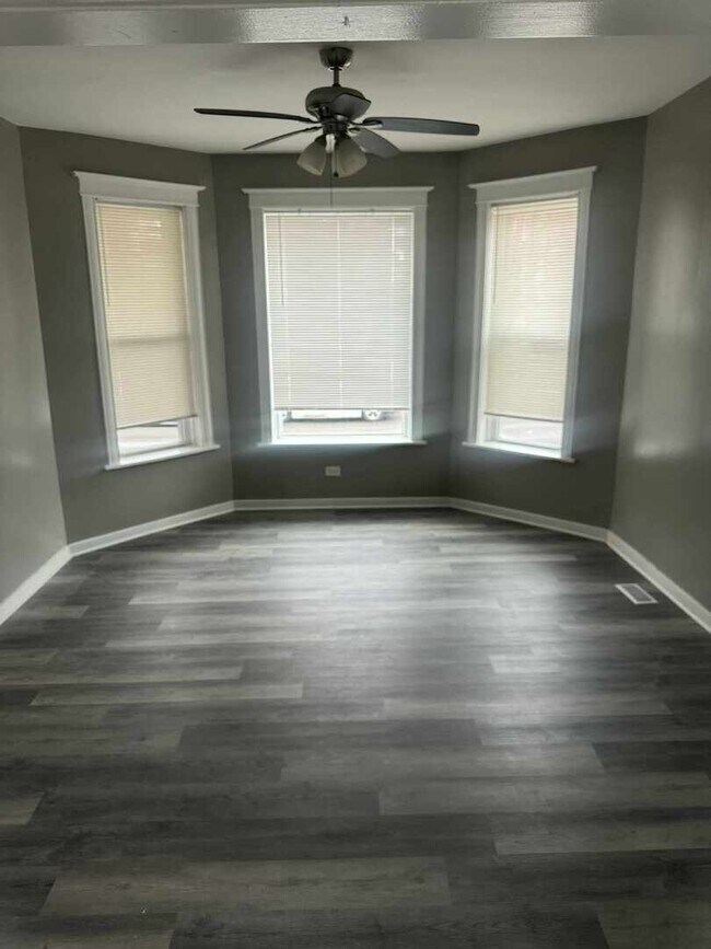 Foto del edificio - 6601 S Langley Ave