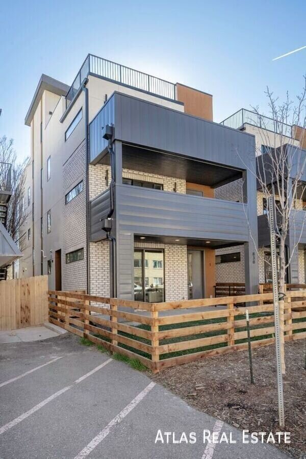 Building Photo - 832 Cherry St