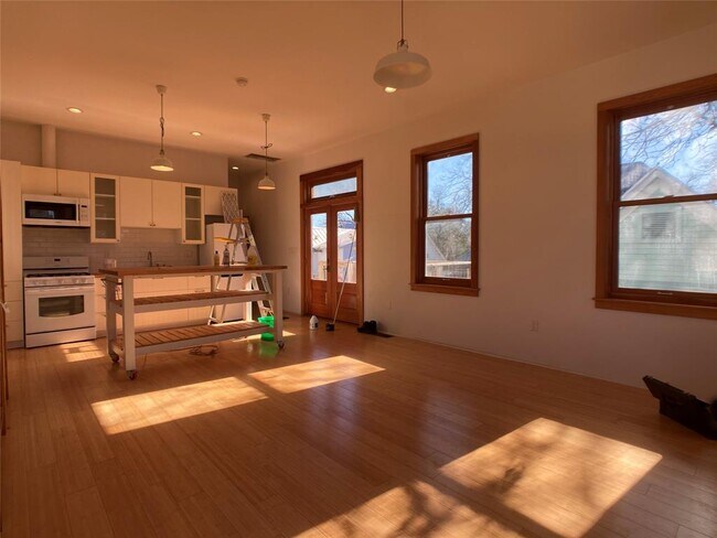 Foto del edificio - 1402 E 2nd St