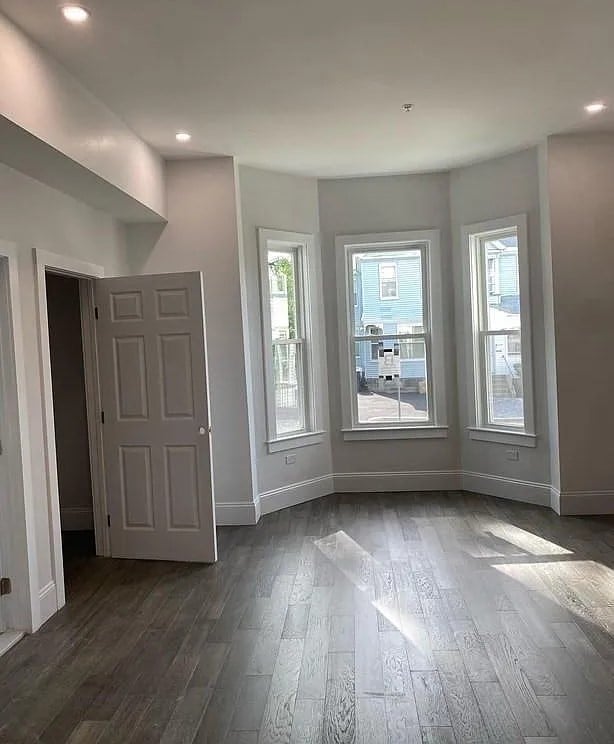 Building Photo - 88 Howard Ave