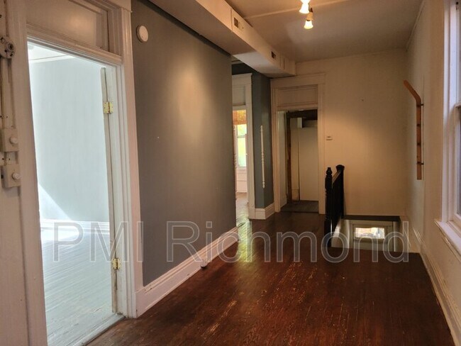 Foto del edificio - 6 S Addison St