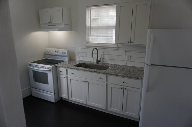 Building Photo - 2BR/1BA Downtown Wilmington Near Brooklyn ...