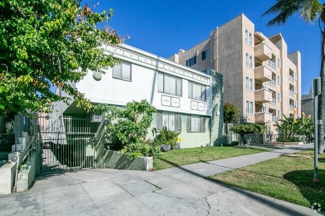 Building Photo - 446 S St Andrews Pl