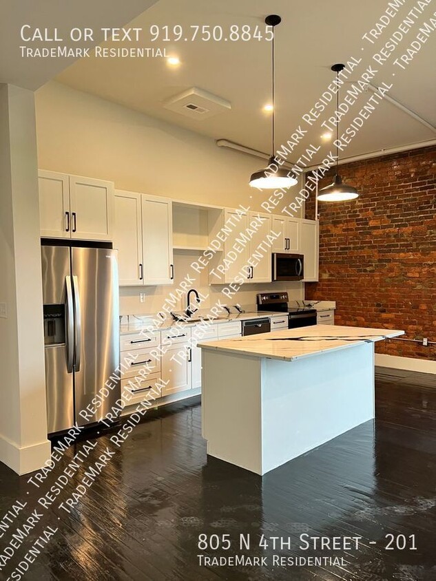 Primary Photo - Beautiful 2 Bedroom 2 Bath Luxury Apartmen...