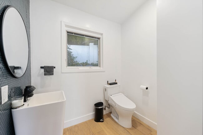 Building Photo - 3541 Multiview Dr