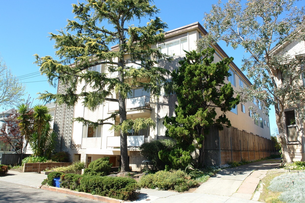 Primary Photo - 2041 Francisco St