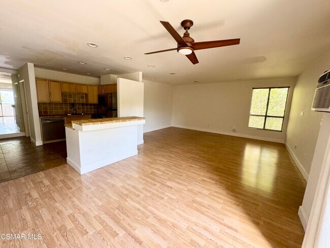 Foto del edificio - 4506 Saugus Ave