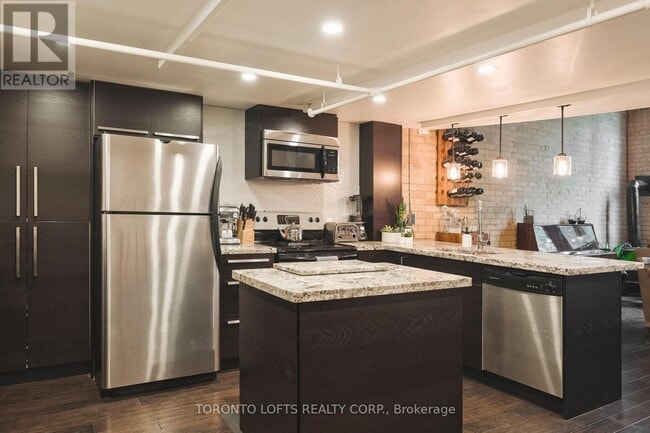 Building Photo - 371 Wallace Ave