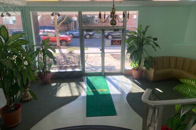 Lobby - 1415 Tuckerman St NW
