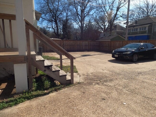 Building Photo - Studio Apartment In The Annesdale Area