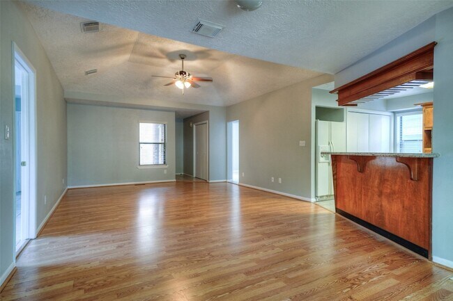 Foto del edificio - 25 Shady Oak Ln