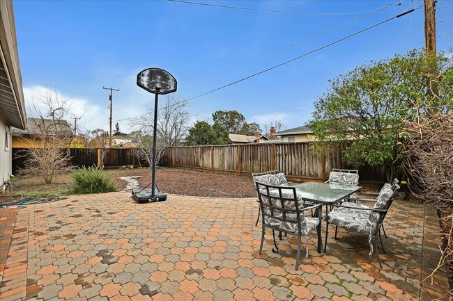 Building Photo - Santa Clara Home near Apple, Kaiser and Ma...