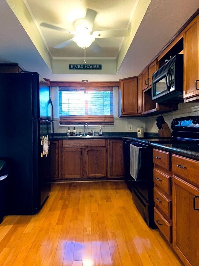 Building Photo - Available October - April  9330 W Ft Islan...