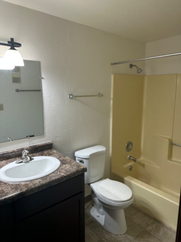 Building Photo - 1051 morraine