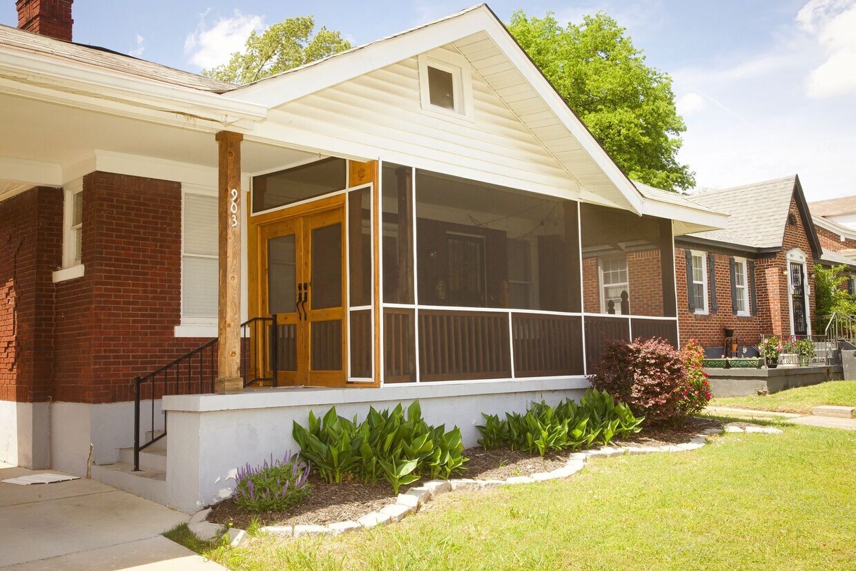 Gorgeous Brick 4 Bedroom Home Now Available - - Beautiful 4 Bedroom Home Available