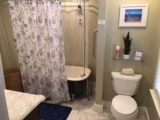 Building Photo - 132 Highland Ave