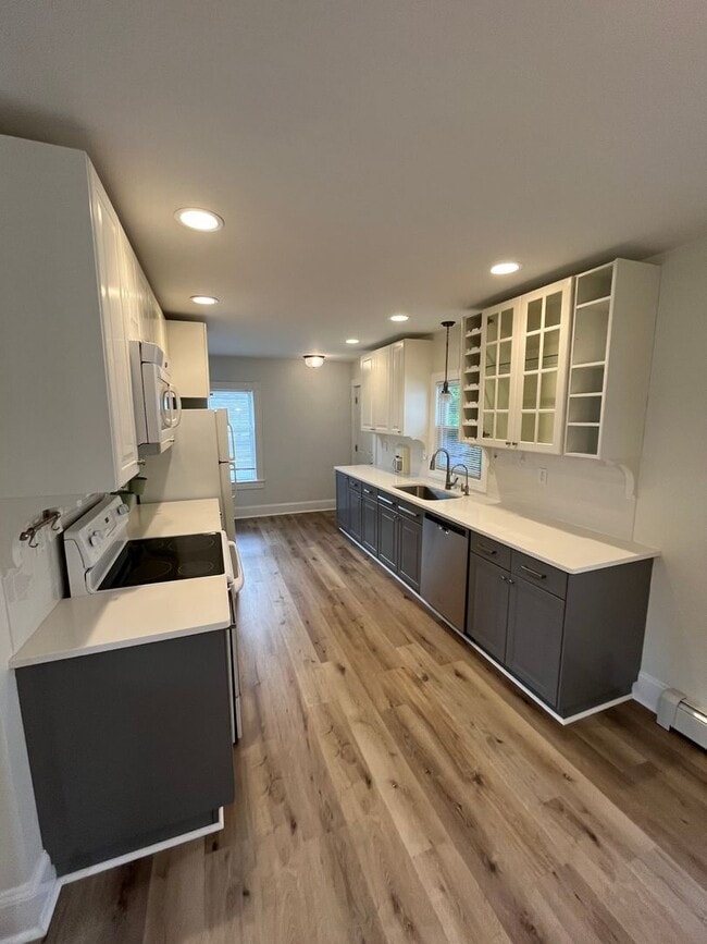 175 Middlesex St Unit 2, Chelmsford, MA 01863 Room for Rent in