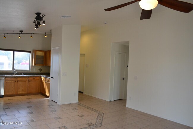 Foto del edificio - 1949 S Silver Dr