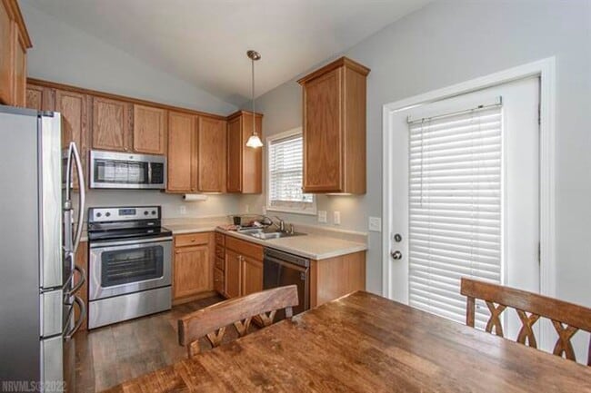 Building Photo - Cozy Home in Established Christiansburg Neighborhood