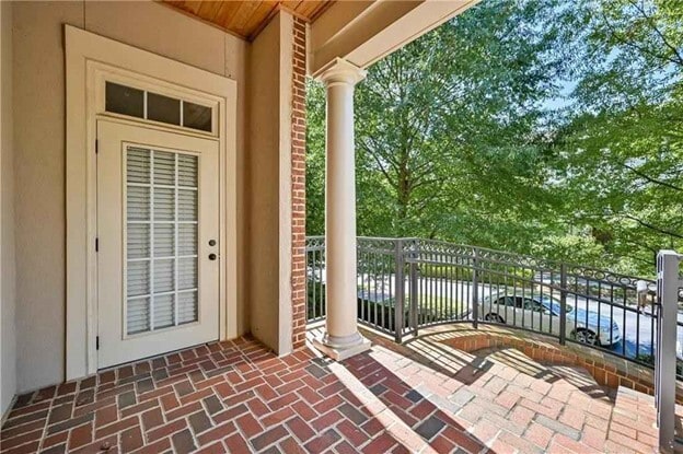 Patio/Walk Up Entrance - 3635 E Paces Cir NE