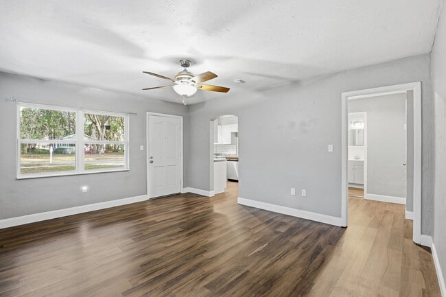 Foto del edificio - Beautiful, renovated 3 bedroom 1 bath home